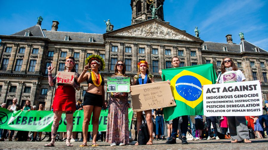 19 08 27 OP El mundo acusa a Bolsonaro por el incendio en el Amazonas 4 Holanda protestas por los incendios en la Amazonía.jpg