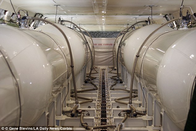 19 10 24 OP Supertanker el avión cisterna para combatir incendios contratado por Bolivia 2 Los ocho depósitos del Super Tanker