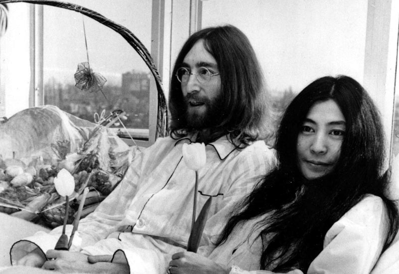 19 12 16 CS Cuatro disparos. Una leyenda 2 John y Yoko