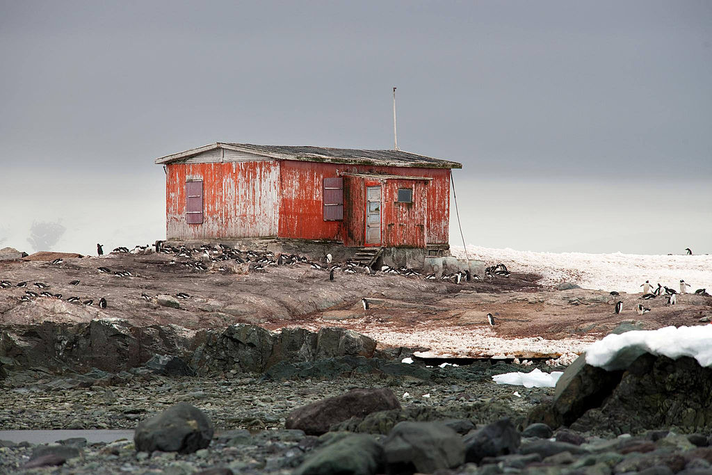 20 02 22 OP 22 de febrero Día de la Antártida Argentina 6 El Refugio Naval Groussac instalado por la Armada Argentina